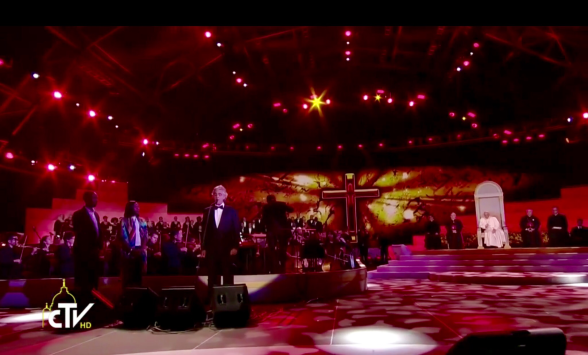Andre Bocelli Sings For Pope Francis In Phildelphia